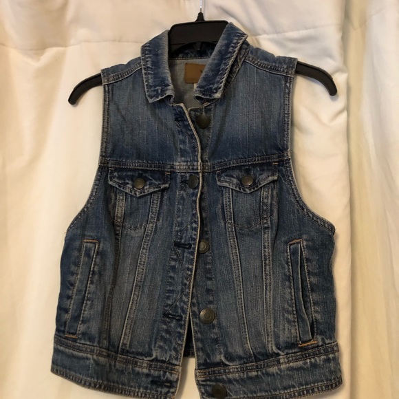 Sleeveless denim jacket - Picture 1 of 3